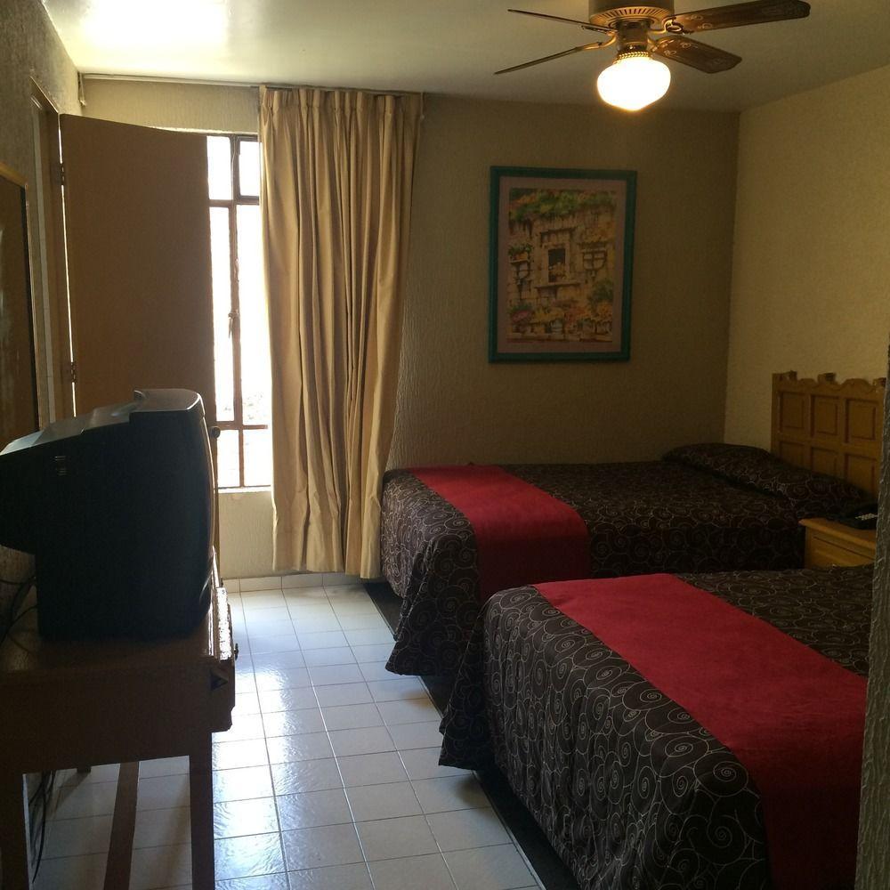 Hotel Colon Express Guadalajara Ngoại thất bức ảnh
