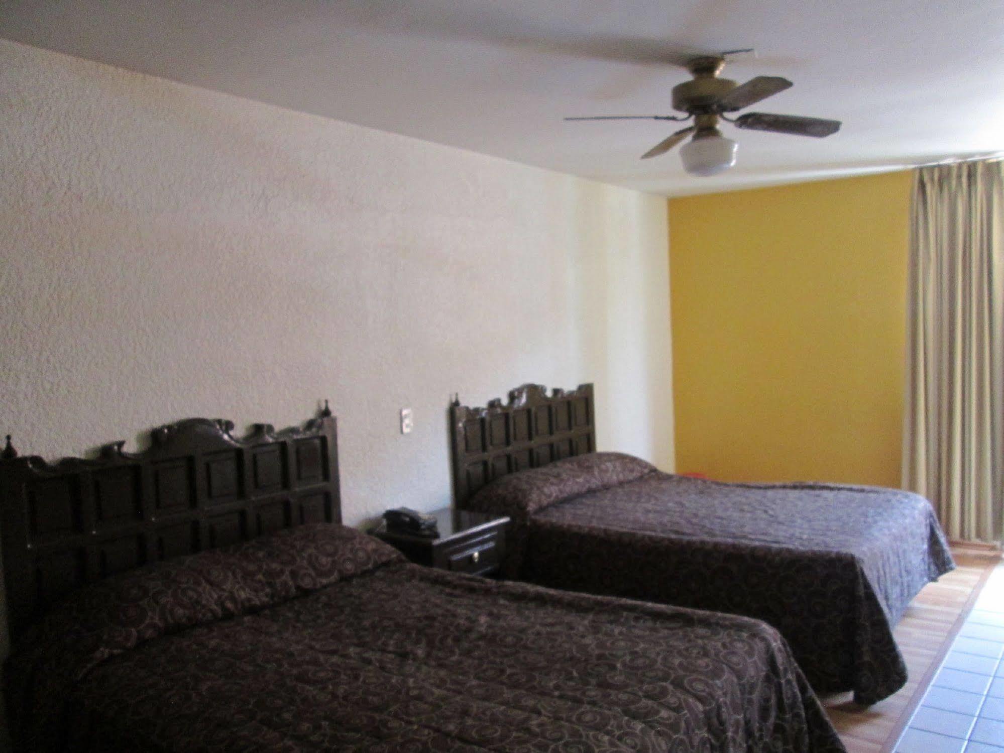Hotel Colon Express Guadalajara Ngoại thất bức ảnh